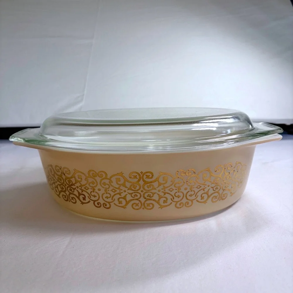 Vintage Pyrex Golden Scroll Oval Casserole Dish with Lid 2.5 Qt 045 Cream Gold